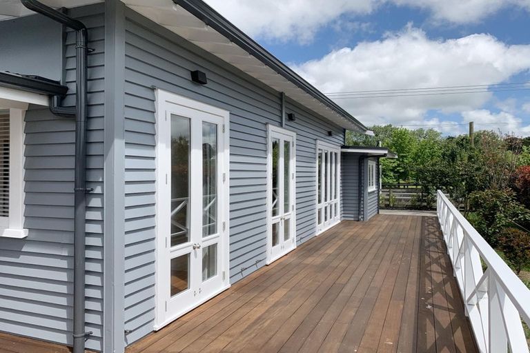 Photo of property in 339 Waitakere Road, Taupaki, Henderson, 0782