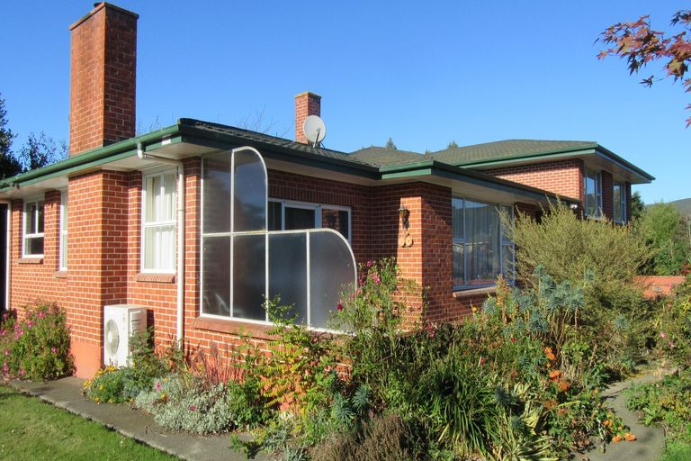 Photo of property in 2 Victoria Street, Waimate, 7924