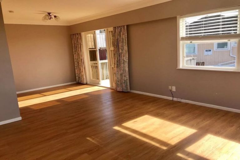 Photo of property in 117 Forrest Hill Road, Forrest Hill, Auckland, 0620