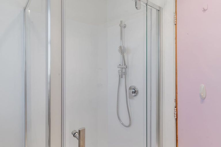 Photo of property in 18 Auburn Avenue, Upper Riccarton, Christchurch, 8041