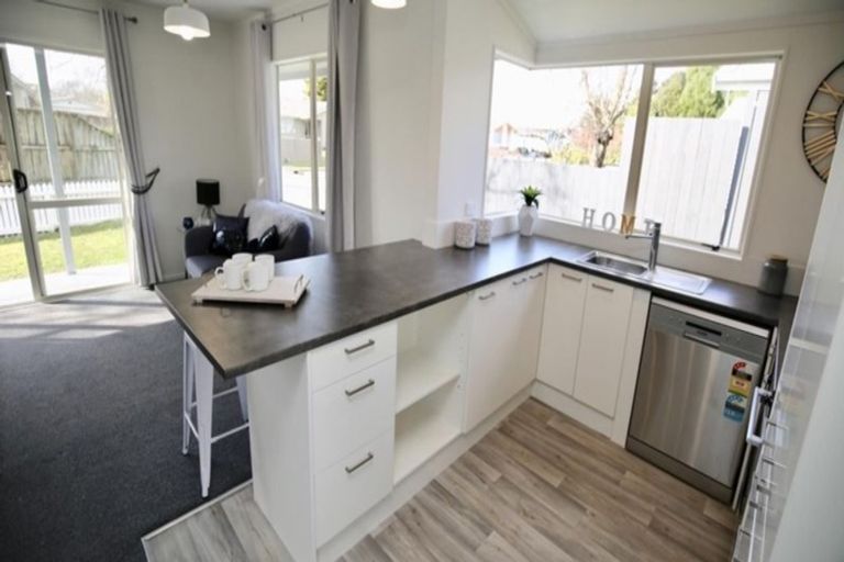 Photo of property in 20 Burrows Place, Frankton, Hamilton, 3204