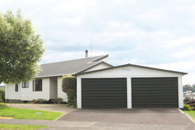 Photo of property in 25 Endeavour Avenue, Welcome Bay, Tauranga, 3112