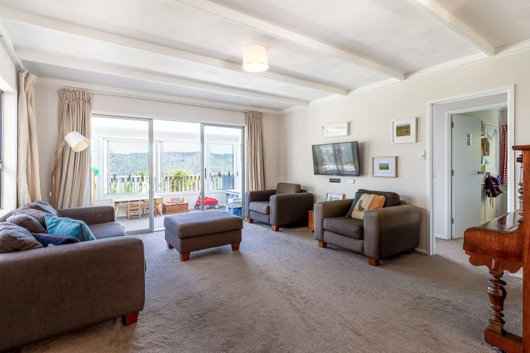 Photo of property in 13 Lookout Drive, Laingholm, Auckland, 0604