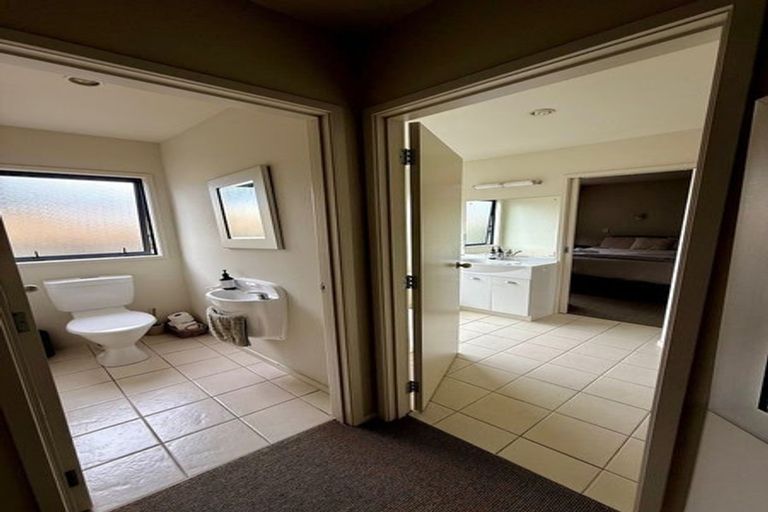 Photo of property in 1a Arataki Road, Havelock North, 4130