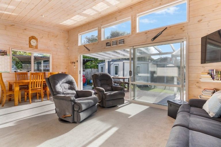 Photo of property in 5a Tuna Place, Whiritoa, Whangamata, 3691