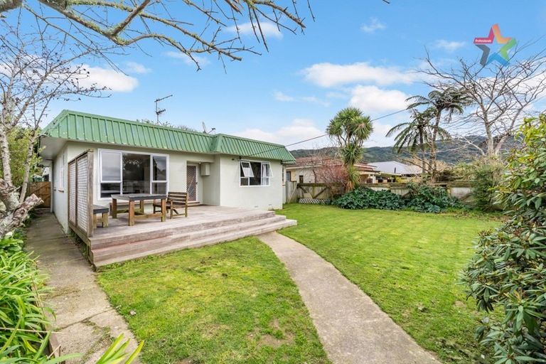 Photo of property in 5 Faulke Avenue, Wainuiomata, Lower Hutt, 5014