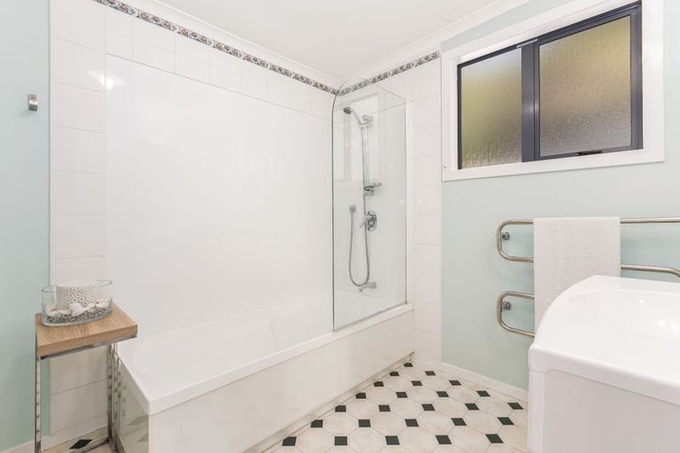 Photo of property in 295 Main Road, Tawa, Wellington, 5028