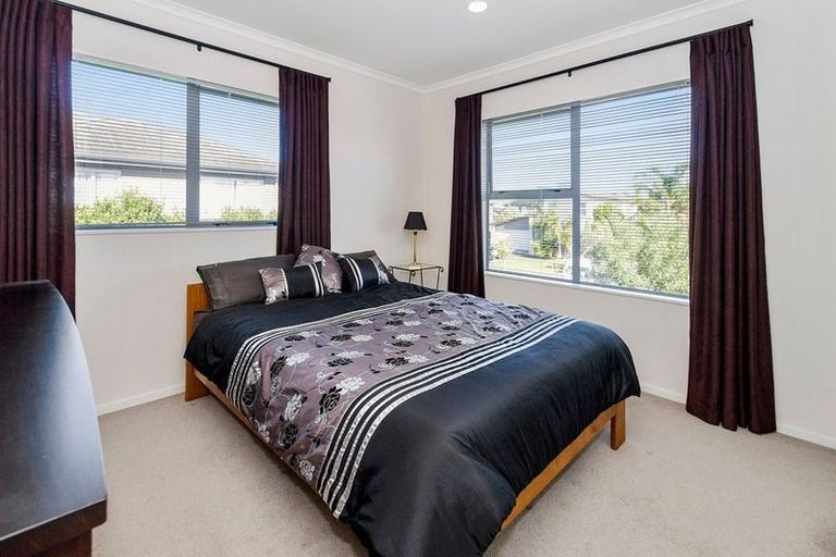 Photo of property in 44 Aberdeen Crescent, Wattle Downs, Auckland, 2103