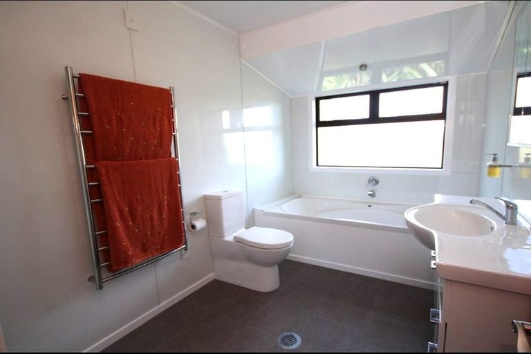 Photo of property in 42-44 David Crescent, Karori, Wellington, 6012