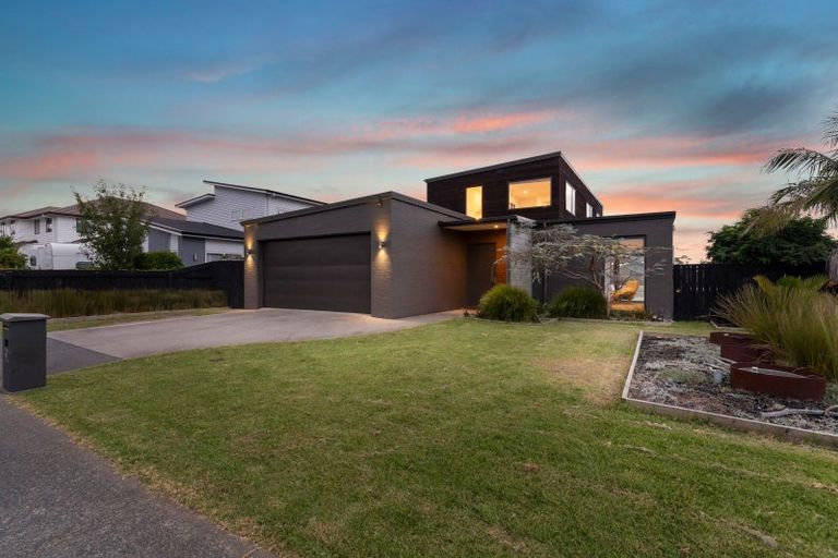 Photo of property in 32 Defender Crescent, Beachlands, Auckland, 2018