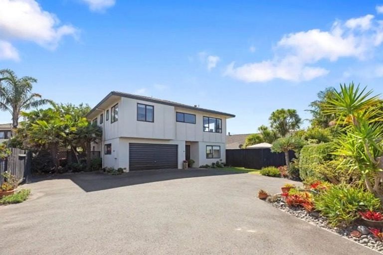 Photo of property in 10a Hayley Grove, Papamoa Beach, Papamoa, 3118