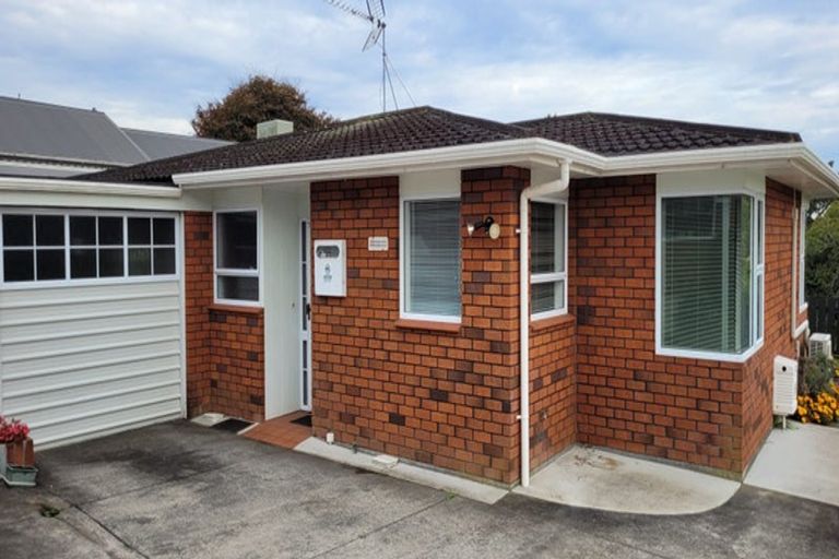 Photo of property in 8 Burns Street, Westown, New Plymouth, 4310