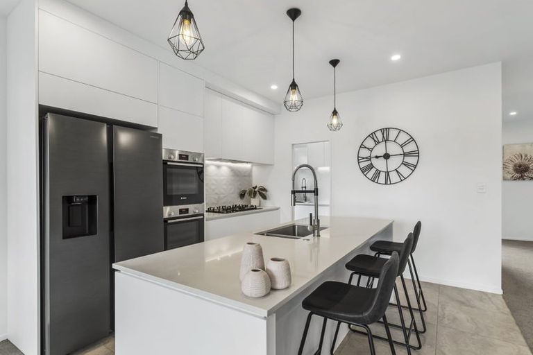 Photo of property in 10 Huaota Place, Botany Downs, Auckland, 2010