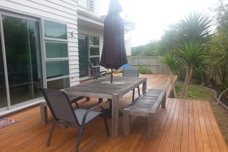 Photo of property in 28 Bur Oak Terrace, Schnapper Rock, Auckland, 0632