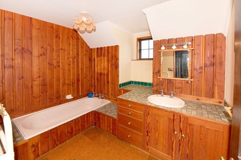 Photo of property in 32 Honeystone Street, Helensburgh, Dunedin, 9010