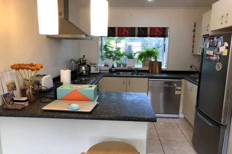 Photo of property in 102b Wharf Road, Te Atatu Peninsula, Auckland, 0610