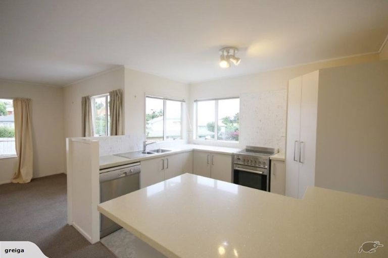 Photo of property in 10 Pelican Lane, Unsworth Heights, Auckland, 0632