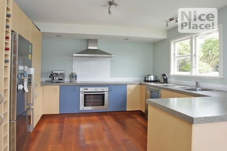 Photo of property in 64 Eden Street, Island Bay, Wellington, 6023