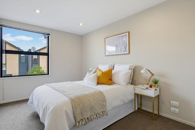 Photo of property in 3b The Oval, Hillmorton, Christchurch, 8024