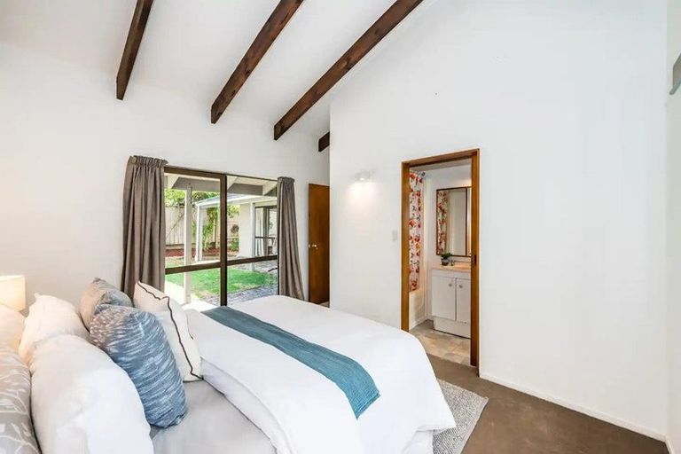 Photo of property in 24 Island View Terrace, Waikanae Beach, Waikanae, 5036