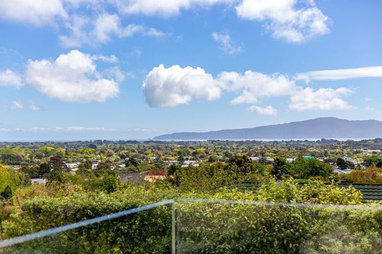Photo of property in 39b Kakariki Grove, Waikanae, 5036