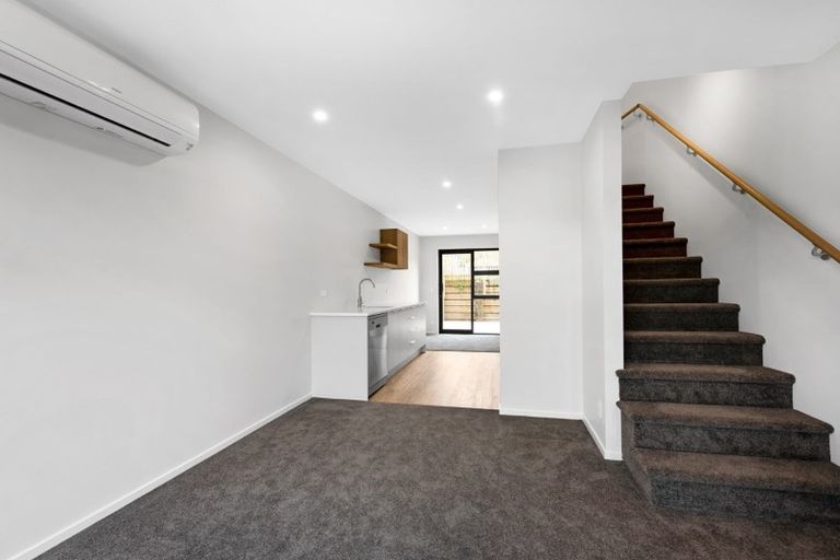 Photo of property in 8/370 Stokes Valley Road, Stokes Valley, Lower Hutt, 5019