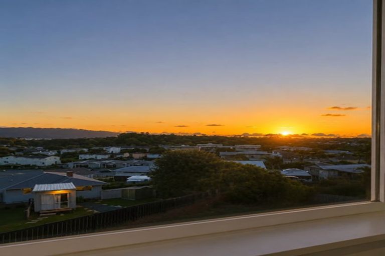 Photo of property in 8 Penguin Grove, Waitangirua, Porirua, 5024