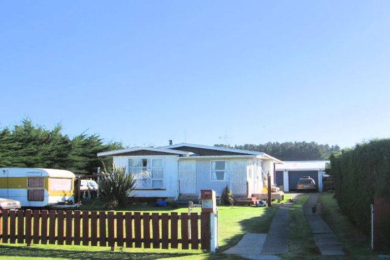 Photo of property in 45 Edinburgh Terrace, Foxton Beach, Foxton, 4815