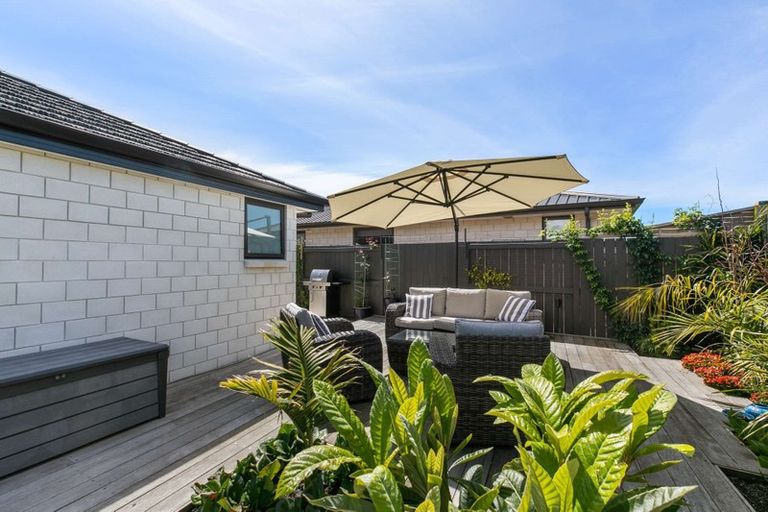 Photo of property in 24 Harding Drive, Papamoa Beach, Papamoa, 3118