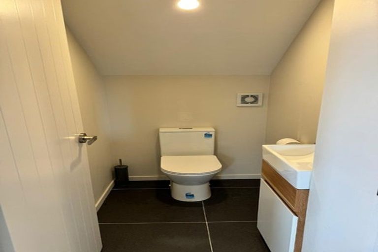 Photo of property in 6a Blenheim Street, Glenfield, Auckland, 0629