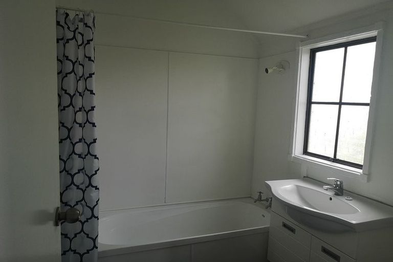 Photo of property in 2/85 Meadway, Sunnyhills, Auckland, 2010