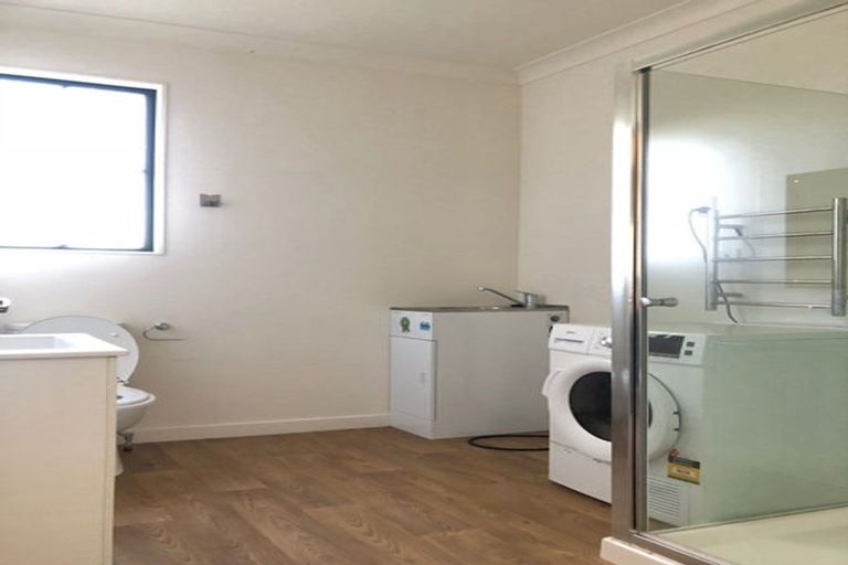 Photo of property in 98 Point View Drive, East Tamaki Heights, Auckland, 2016