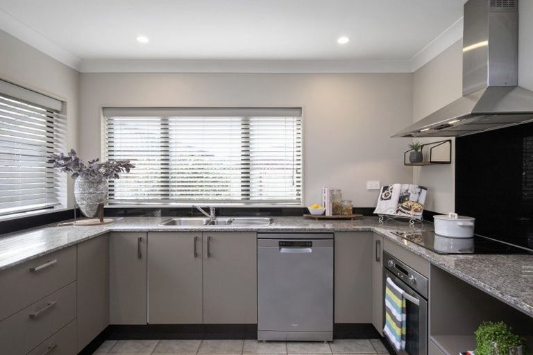 Photo of property in 27 Greig Place, Pukekohe, 2120