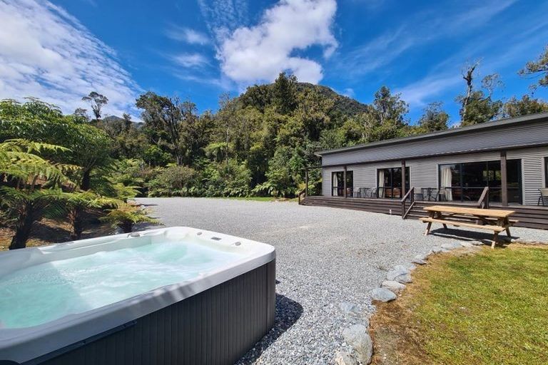 Photo of property in 26 Kamahi Crescent, Franz Josef/waiau, Franz Josef Glacier, 7886