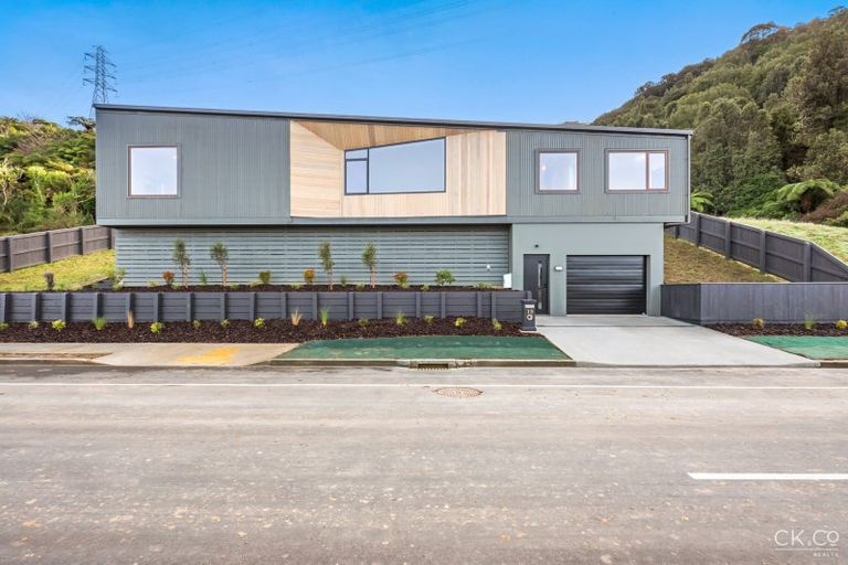 Photo of property in 18 Colorado Road, Totara Park, Upper Hutt, 5018