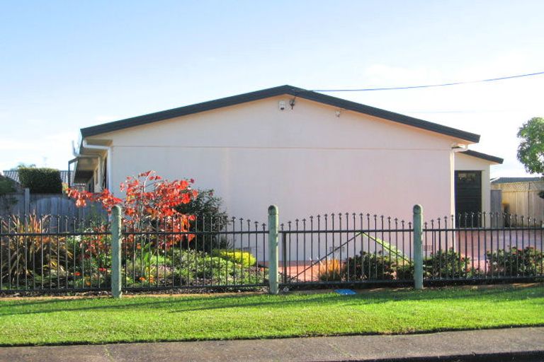 Photo of property in 32 Hatton Road, Orewa, 0931