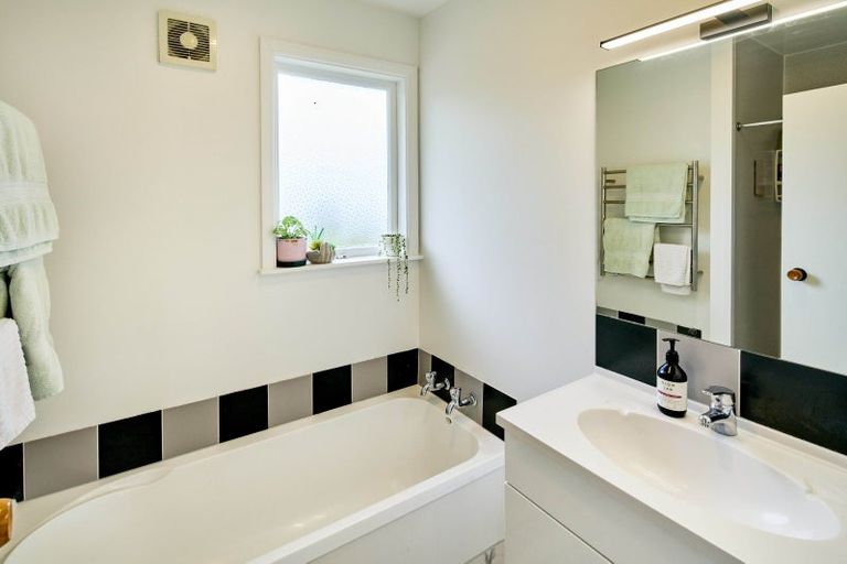 Photo of property in 20 Baylands Drive, Newlands, Wellington, 6037