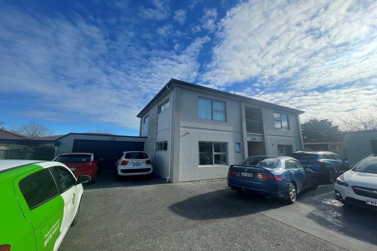 Photo of property in 27c Newnham Terrace, Upper Riccarton, Christchurch, 8041