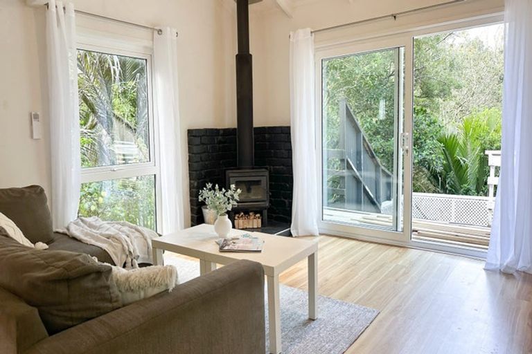 Photo of property in 4 Hiwihau Place, Glenfield, Auckland, 0629