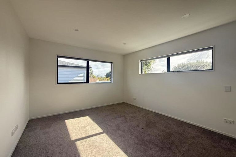 Photo of property in 30c Durham Street, Te Atatu Peninsula, Auckland, 0610