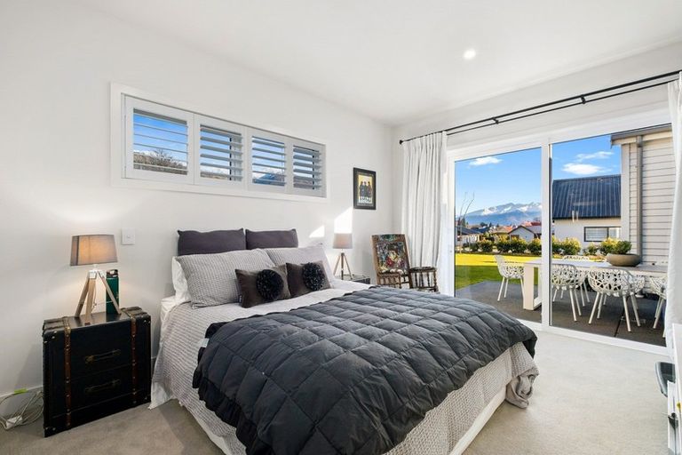 Photo of property in 33 Little Alpha Loop, Wanaka, 9305