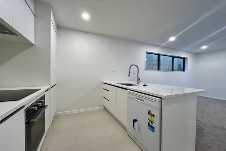 Photo of property in 8 Elegant Lane, Ranui, Auckland, 0612