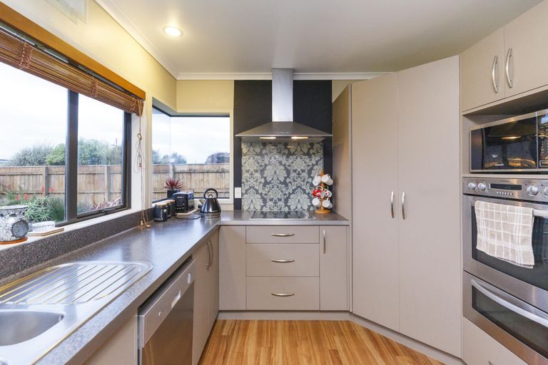 Photo of property in 5 Ron Place, Fitzherbert, Palmerston North, 4410