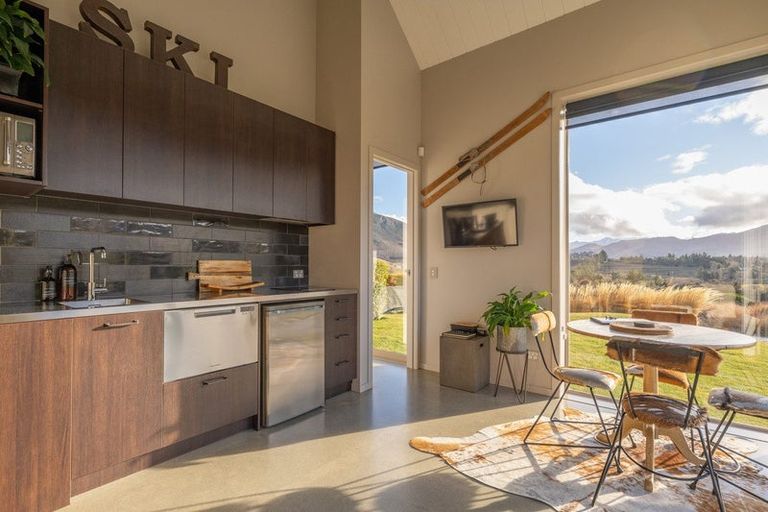 Photo of property in 92 Threepwood Road, Lake Hayes, Queenstown, 9371