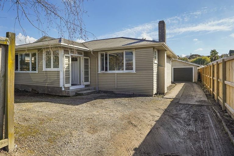 Photo of property in 20 Mount View Road, Melville, Hamilton, 3206