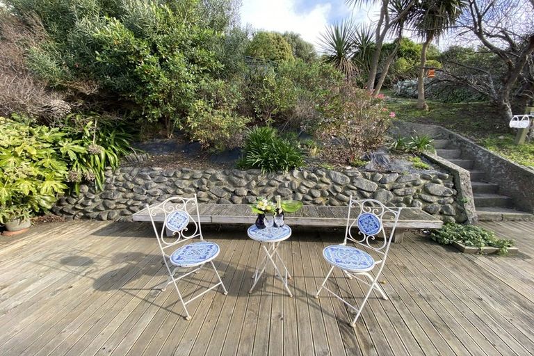 Photo of property in 42 Raroa Terrace, Tawa, Wellington, 5028