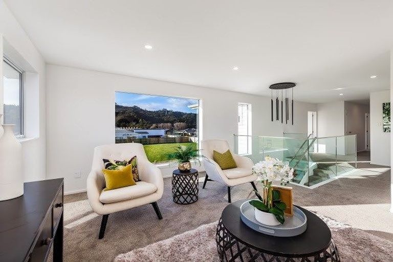 Photo of property in 12 Len Ireland Drive, Kumeu, 0810