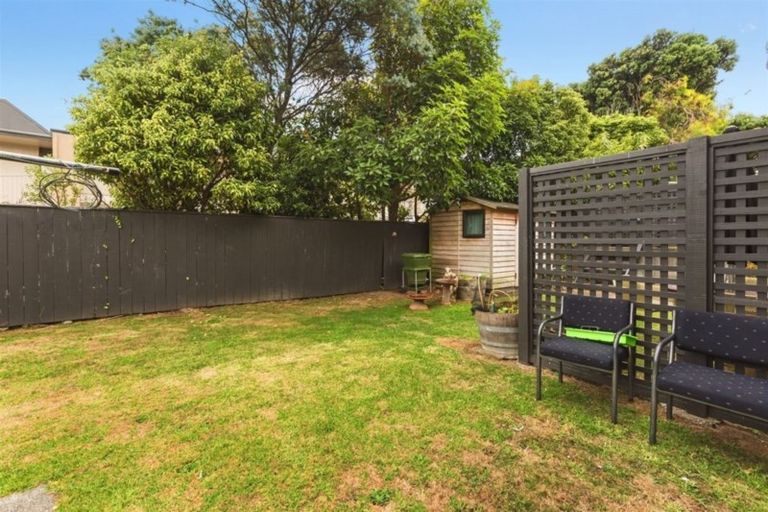 Photo of property in 10/35 Mana Esplanade, Paremata, Porirua, 5026