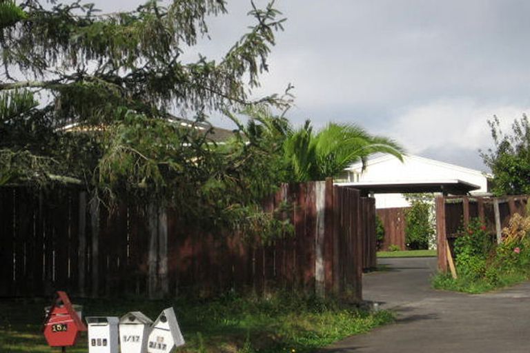 Photo of property in 2/17 Ashbourne Place, Glendene, Auckland, 0602