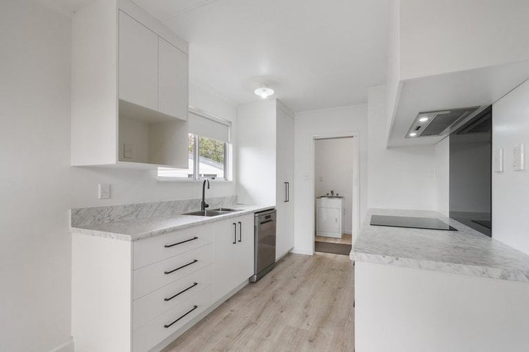 Photo of property in 28 Pinedale Parade, Milson, Palmerston North, 4414